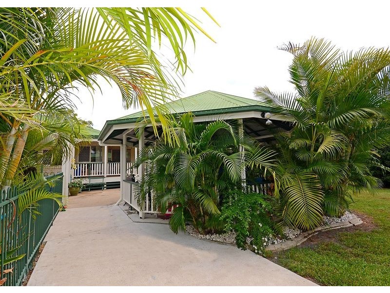 11 Moolyyir Street, Urangan QLD 4655