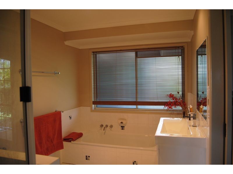 11 Valfern Court, Dundowran QLD 4655