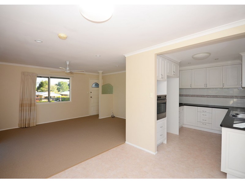 73 Lauren Street, Urangan QLD 4655