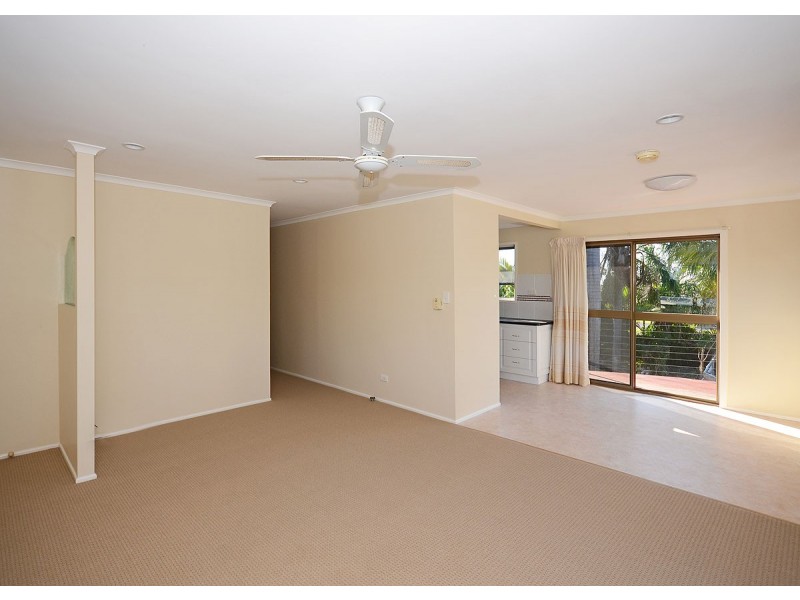 73 Lauren Street, Urangan QLD 4655