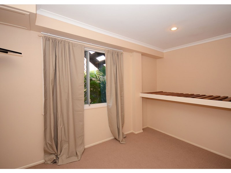 73 Lauren Street, Urangan QLD 4655