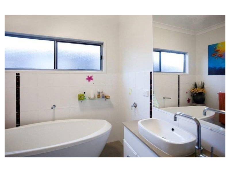 7 Satinwood Avenue, Urraween QLD 4655