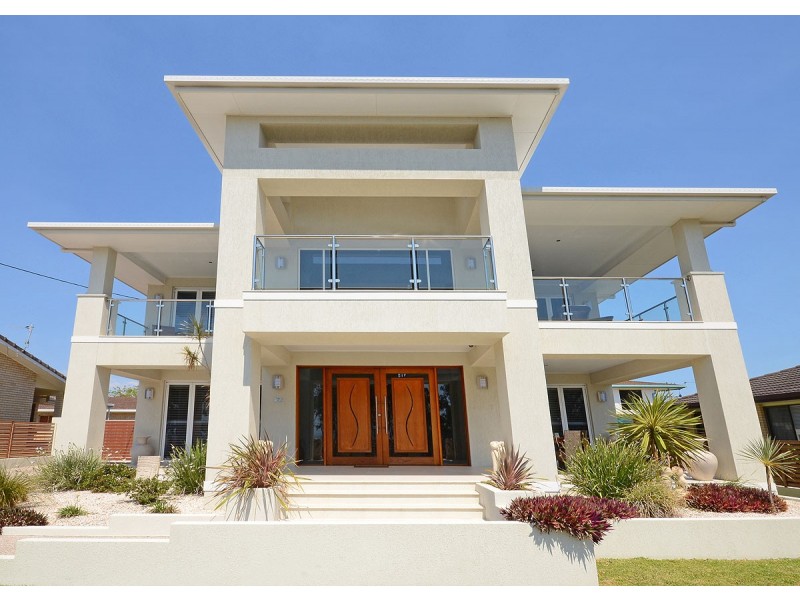 127 Esplanade, Point Vernon QLD 4655