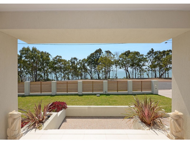 127 Esplanade, Point Vernon QLD 4655