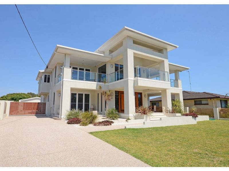 127 Esplanade, Point Vernon QLD 4655