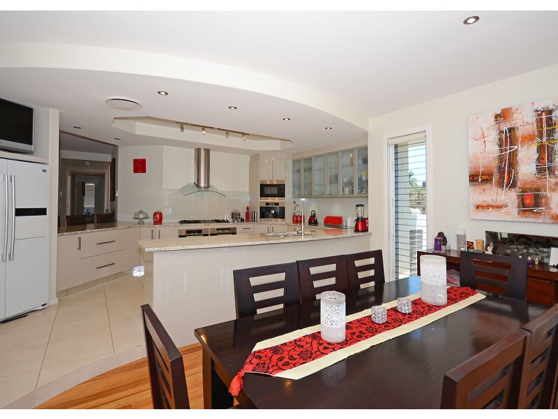 127 Esplanade, Point Vernon QLD 4655