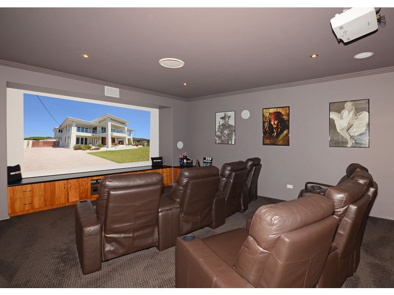 127 Esplanade, Point Vernon QLD 4655