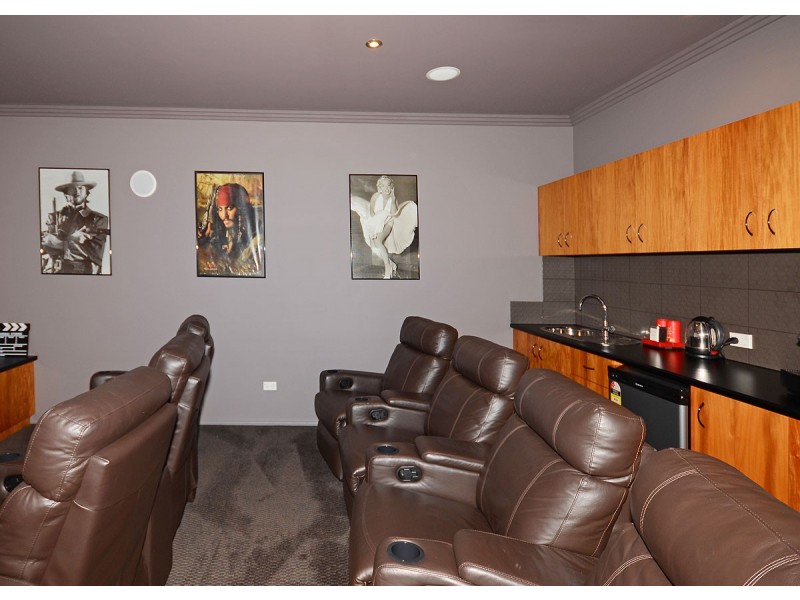 127 Esplanade, Point Vernon QLD 4655