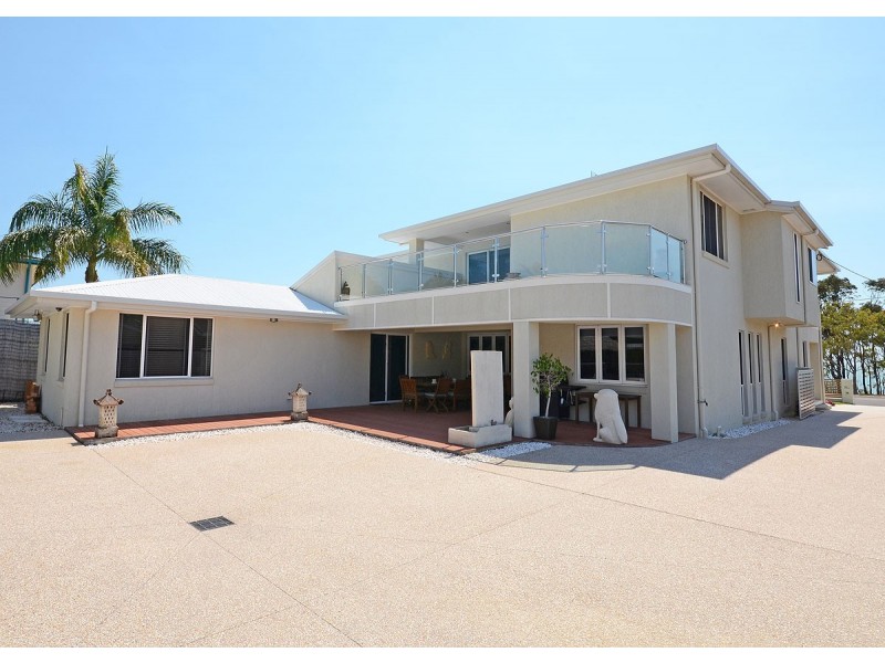 127 Esplanade, Point Vernon QLD 4655