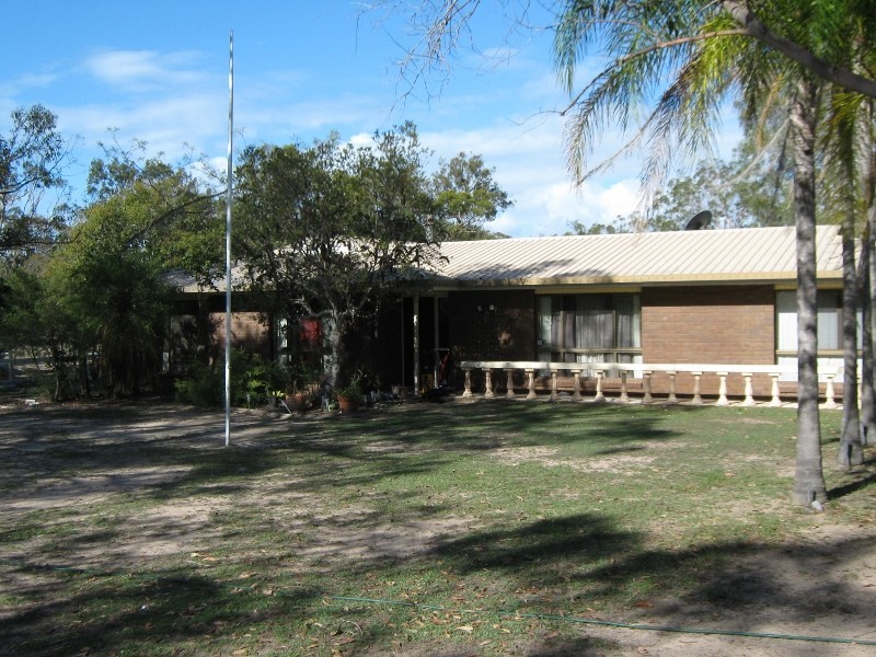 11 Shore Road East, Urangan QLD 4655