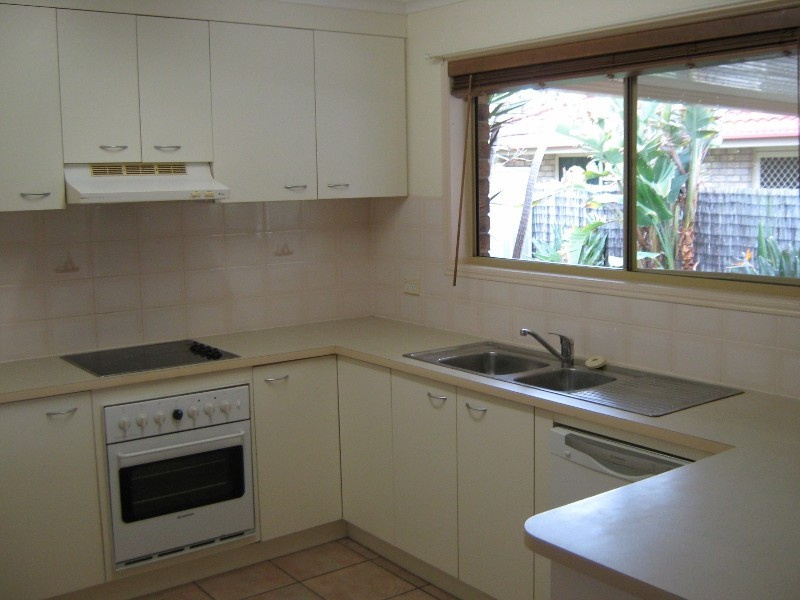 1 King Richard Court, Urangan QLD 4655