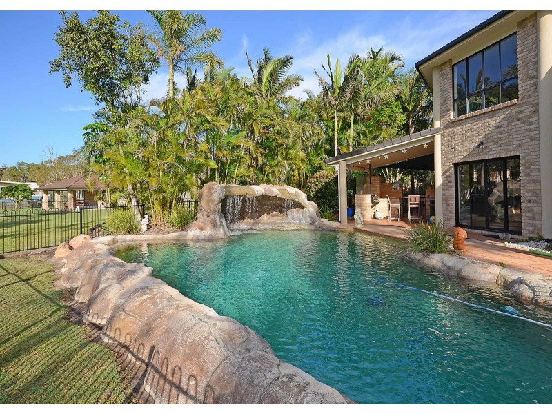 10 Windemere Road, Wondunna QLD 4655