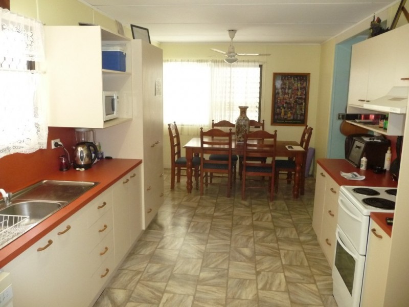 15 Caringa Street, Urangan QLD 4655