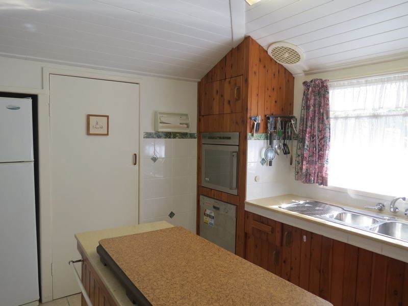 41 Kent Street, Urangan QLD 4655