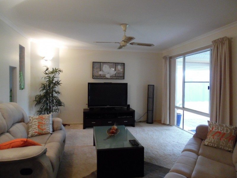 52 Bowerbird Ave, Eli Waters QLD 4655