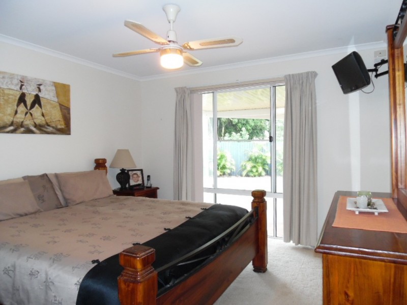 52 Bowerbird Ave, Eli Waters QLD 4655