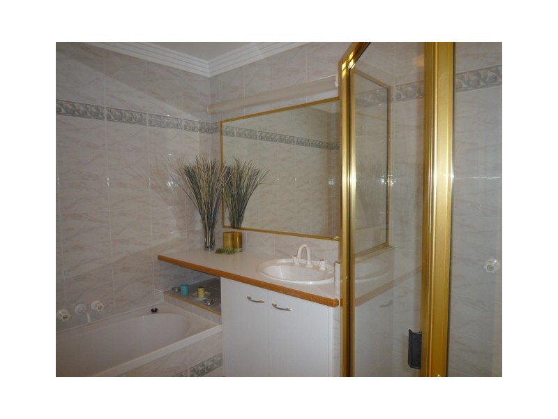 52 Bowerbird Ave, Eli Waters QLD 4655