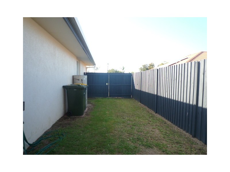 52 Bowerbird Ave, Eli Waters QLD 4655