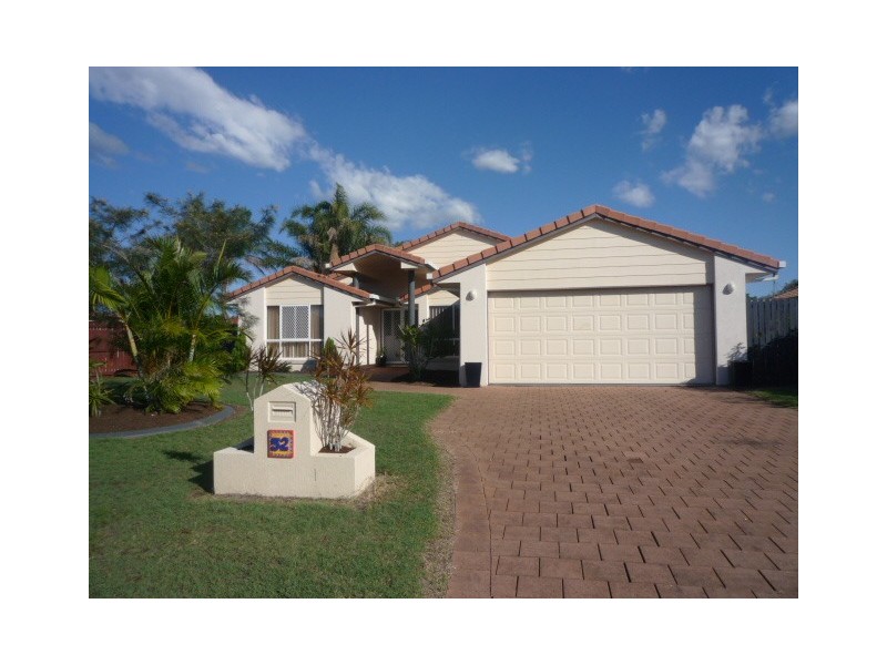 52 Bowerbird Ave, Eli Waters QLD 4655