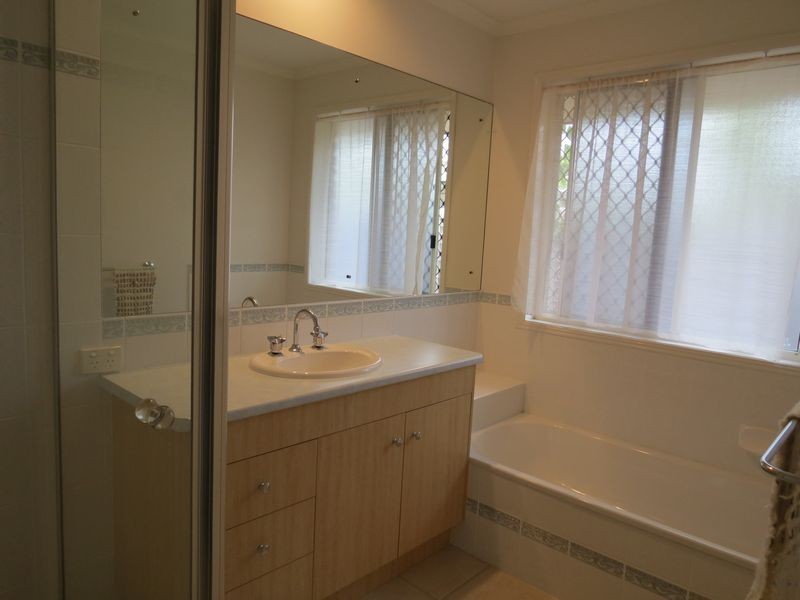 24 Jonwest Close, Torquay QLD 4655