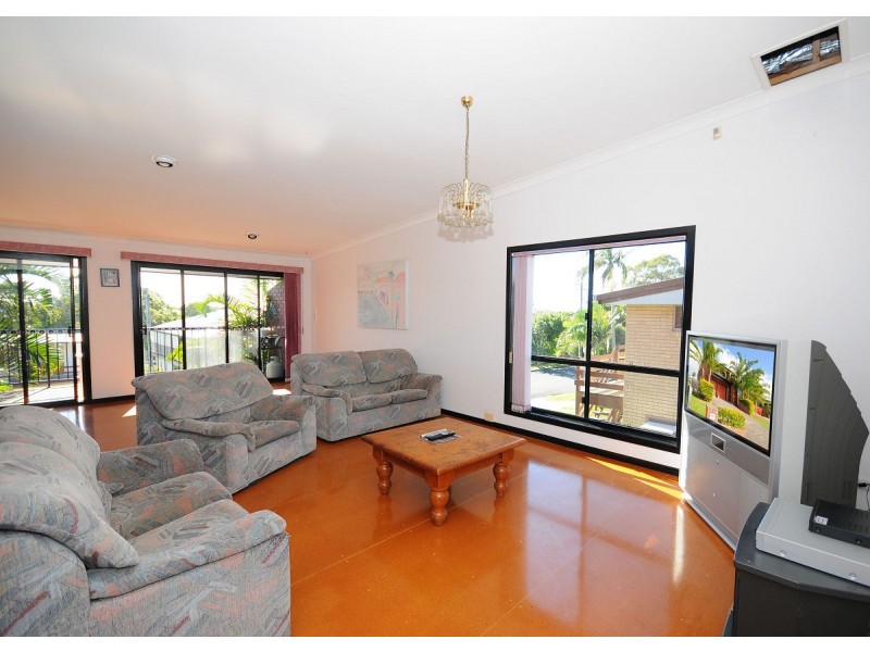 8 Jacaranda Drive, Torquay QLD 4655