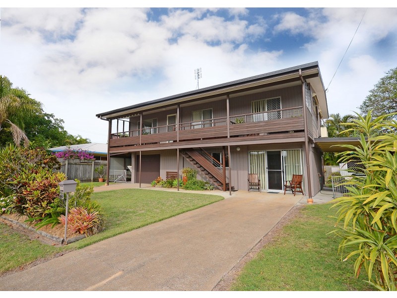 69 Hibiscus Street, Urangan QLD 4655
