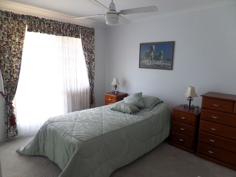 127 Ibis Blvd, Eli Waters QLD 4655