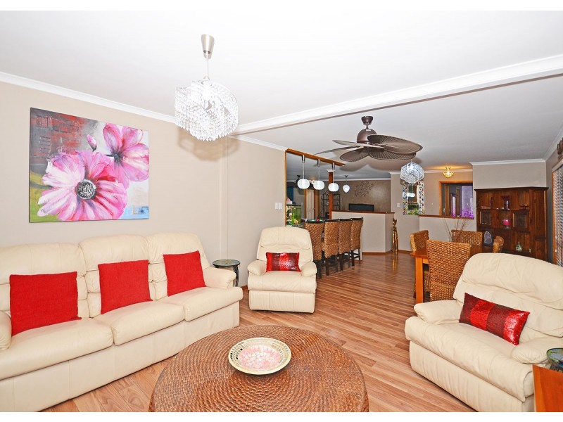 37 Thornbill Drive, Eli Waters QLD 4655