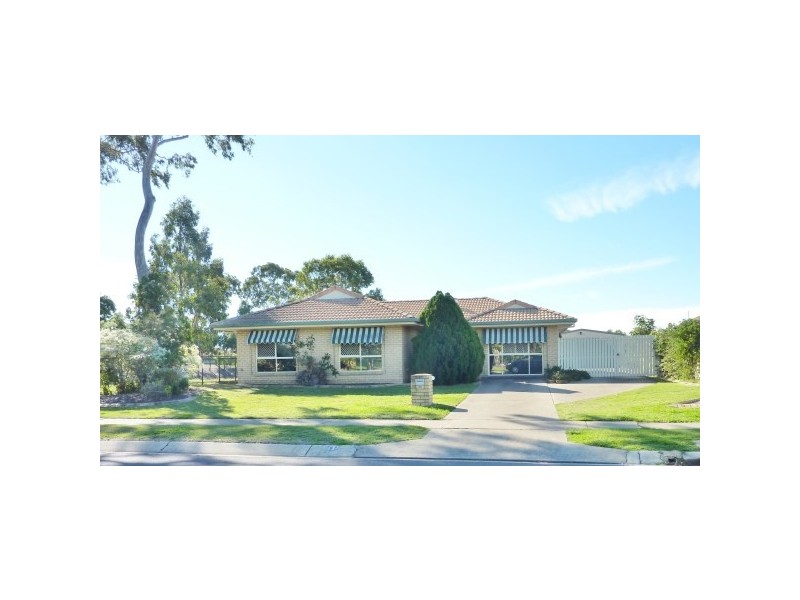 65 Bowerbird Avenue, Eli Waters QLD 4655