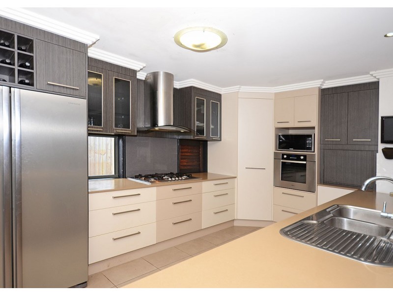 36 Earl St Vincent Cct, Eli Waters QLD 4655