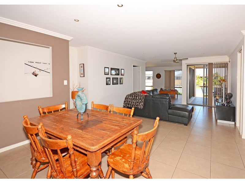 36 Earl St Vincent Cct, Eli Waters QLD 4655