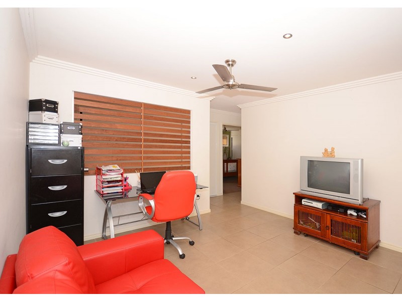 36 Earl St Vincent Cct, Eli Waters QLD 4655