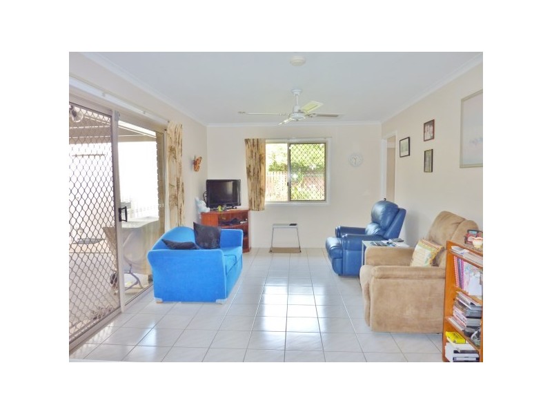 27 Barnstaple Street, Torquay QLD 4655