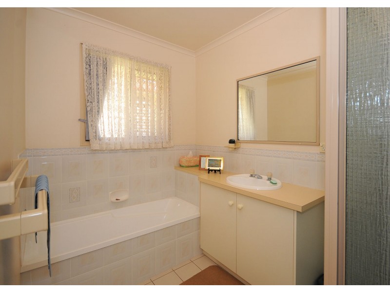 27 Barnstaple Street, Torquay QLD 4655