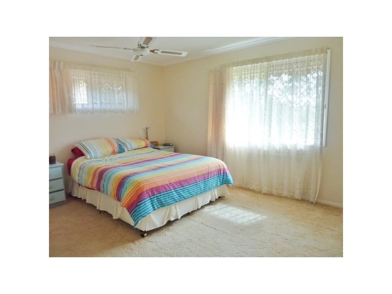 27 Barnstaple Street, Torquay QLD 4655