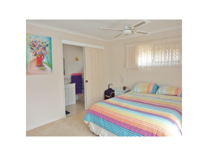 27 Barnstaple Street, Torquay QLD 4655