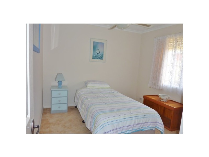27 Barnstaple Street, Torquay QLD 4655