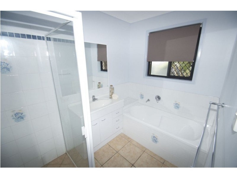 2 Capri Court, Point Vernon QLD 4655