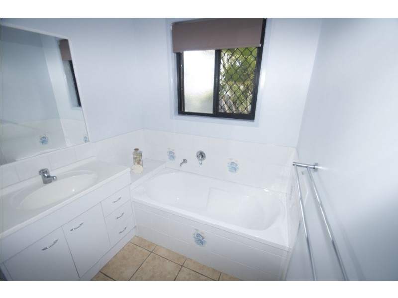 2 Capri Court, Point Vernon QLD 4655