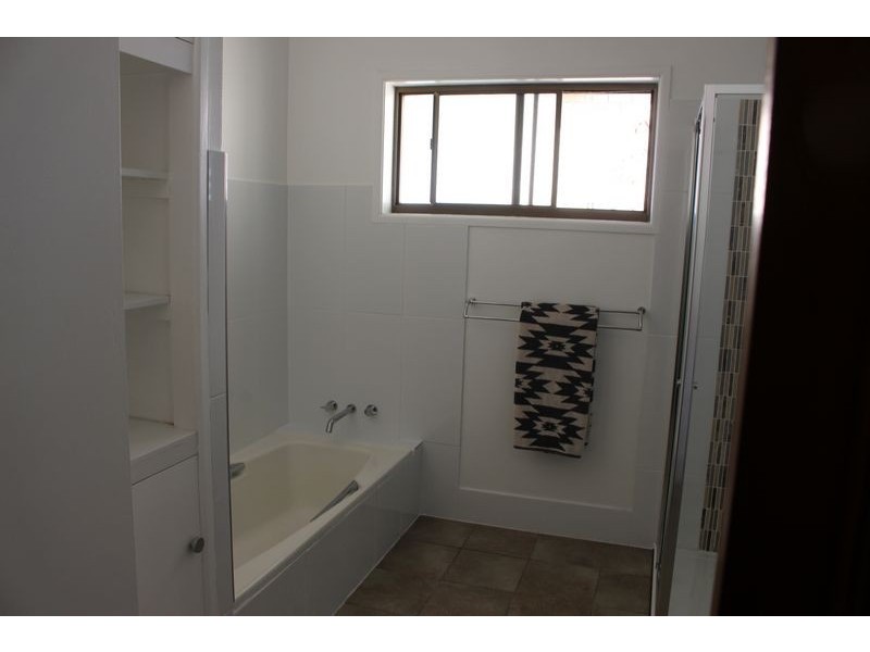 14 Flinders Street, Point Vernon QLD 4655