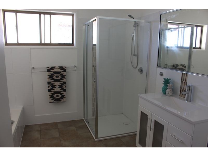 14 Flinders Street, Point Vernon QLD 4655