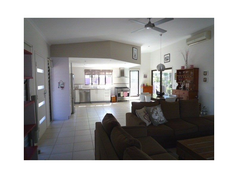 8 Verden Drive, Urangan QLD 4655