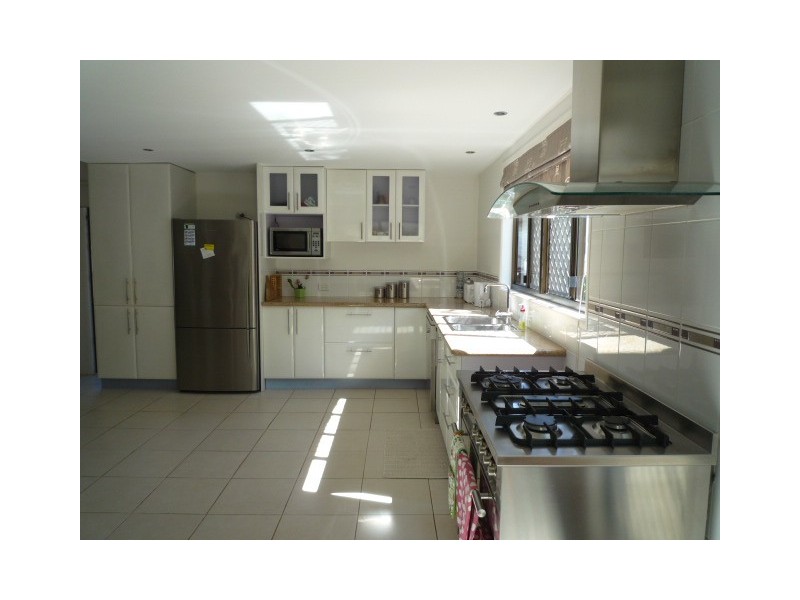 8 Verden Drive, Urangan QLD 4655