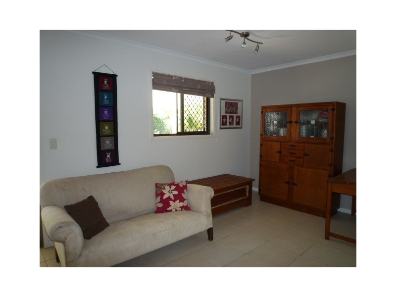 8 Verden Drive, Urangan QLD 4655