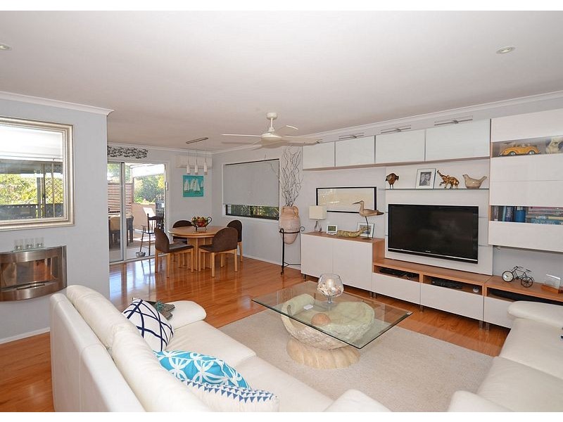 30 Prince Street, Urangan QLD 4655