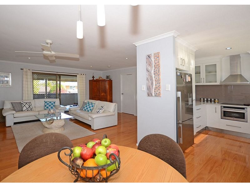 30 Prince Street, Urangan QLD 4655