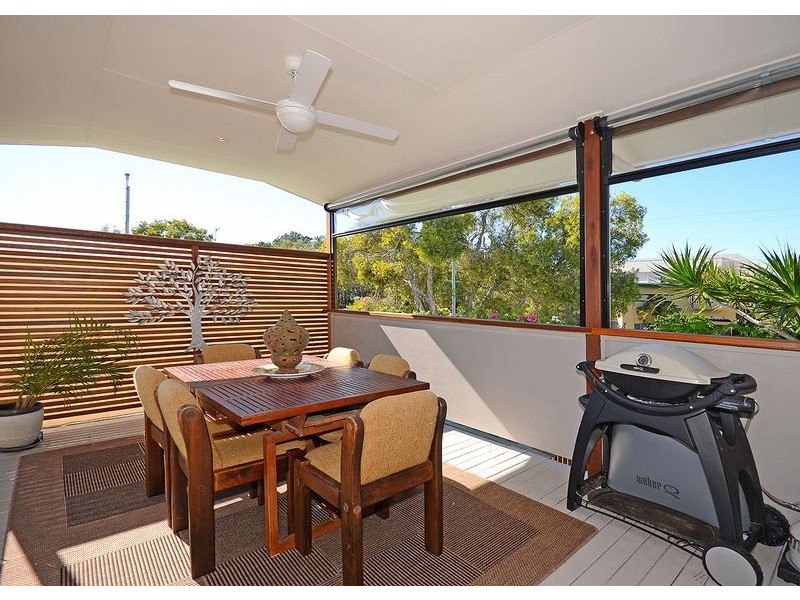 30 Prince Street, Urangan QLD 4655