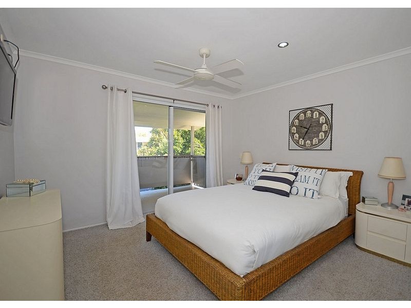 30 Prince Street, Urangan QLD 4655