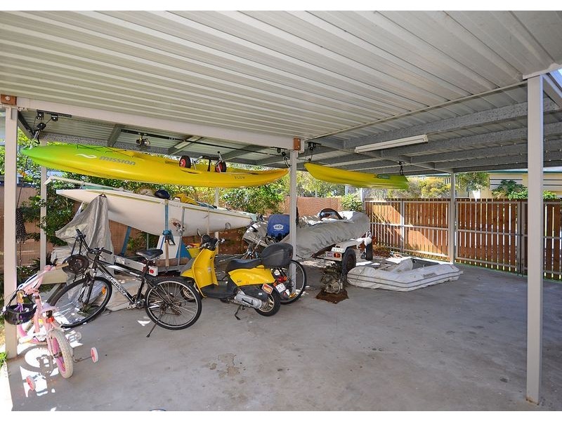 30 Prince Street, Urangan QLD 4655