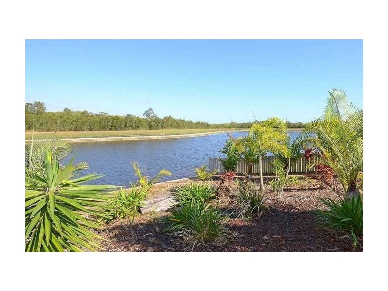 10 Bushlark Ave, Eli Waters QLD 4655